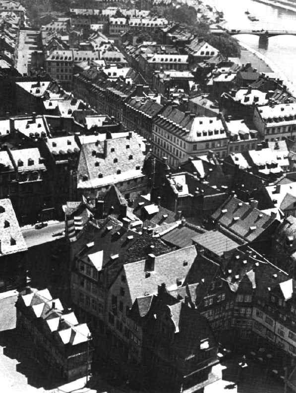 Blick vom Domturm-A view down from Frankfurt's Cathedral tower