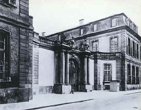 Das Portal zum Thurn-und-Taxis-Palais