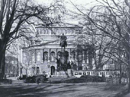 Opernhaus um 1925