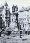 Das_Gutenberg-Denkmal_auf_dem_Rossmarkt.jpg (33993 bytes)