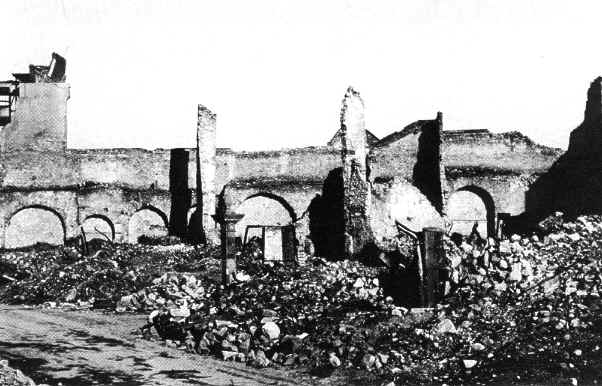 Einhornplaetzchen vor der Staufenmauer 1945