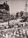 FFM AMERKANISCHE PARADE AUF DEM BAHNHOFPLATZ 1946