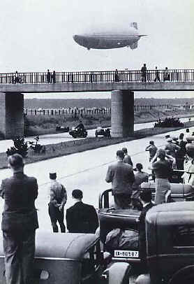 Zeppelin ueber Frankfurt 1936
