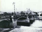 Die Untermainbruecke 1912 Im Hintergrund das Schauspielhaus